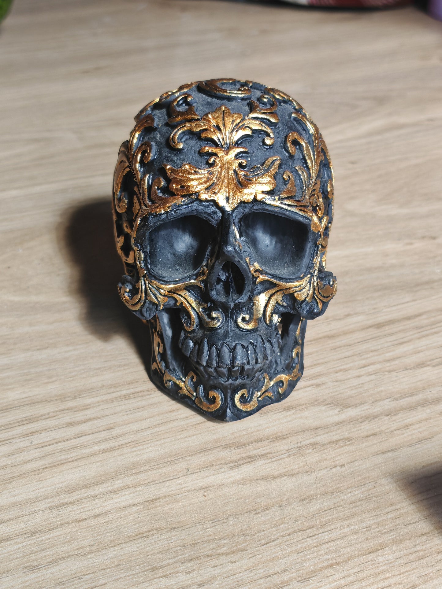 Black/gold skull